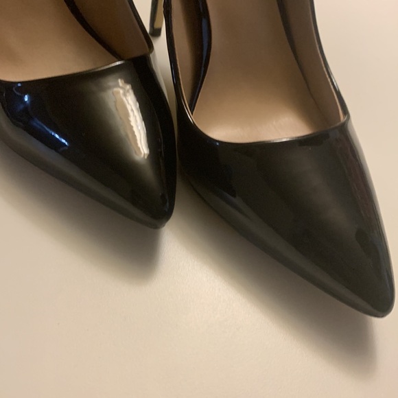 Black Patent leather pumps. - Picture 2 of 4